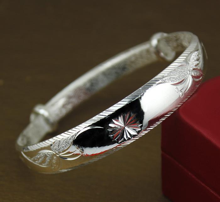 戴梦缘银镯批发 S999纯银推拉手镯引领时尚车花珠宝潮流